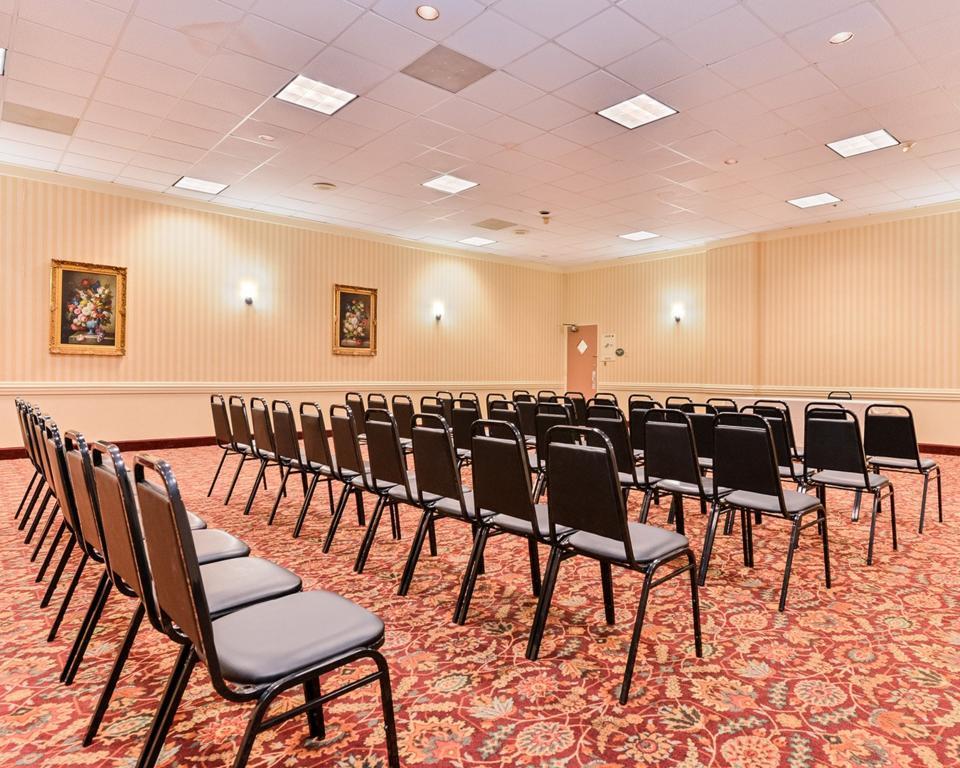 Quality Inn And Suites Conference Center Richmond Exterior photo